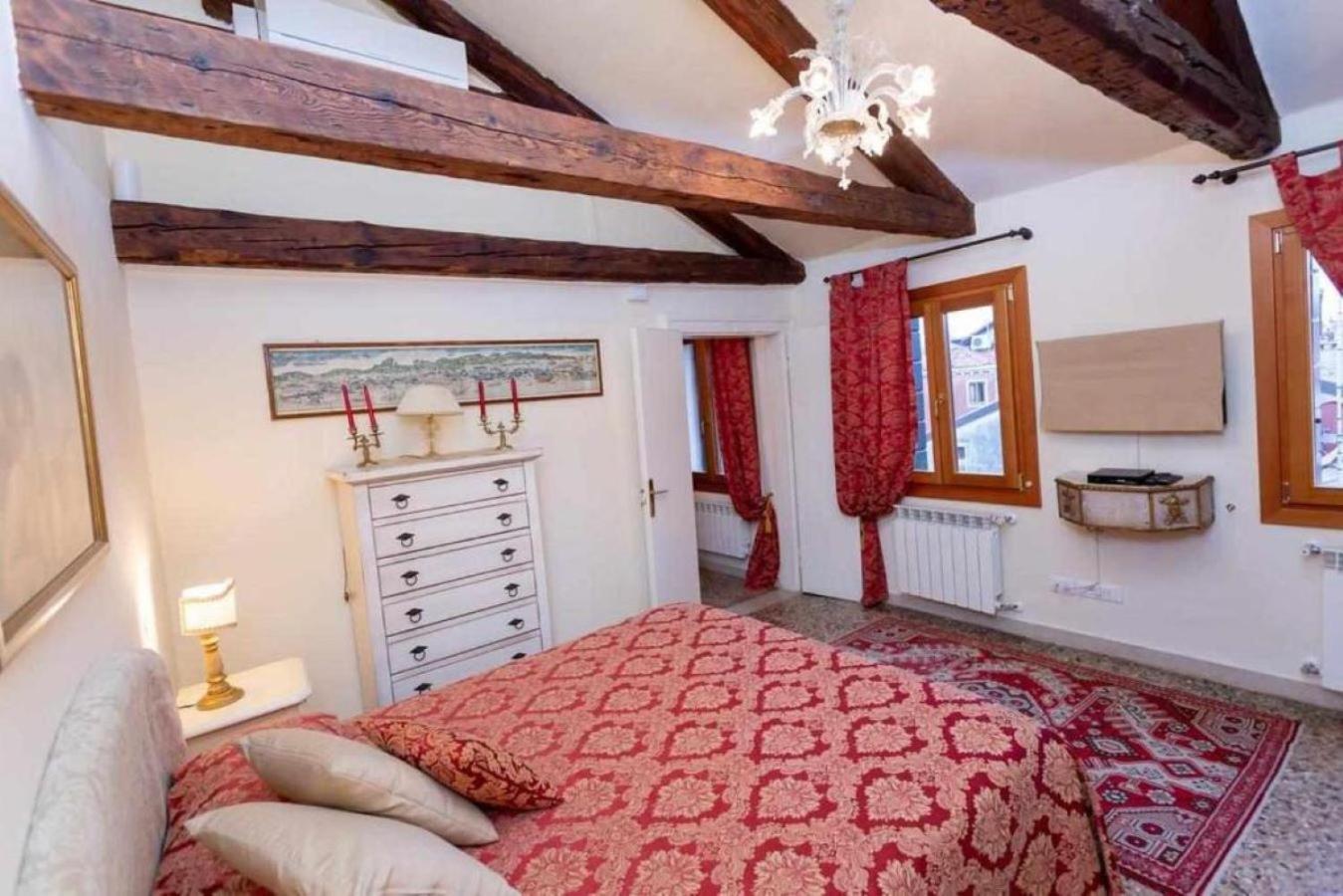 Emanuela's Flat